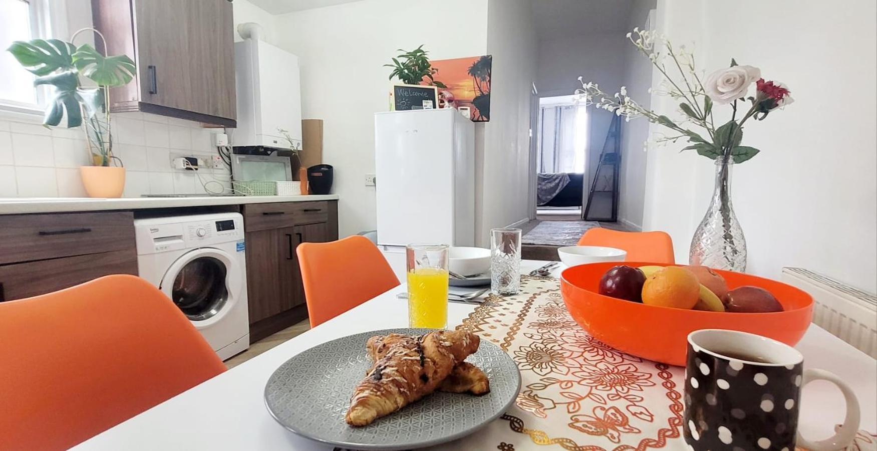 Stylish And Bright Flat In N8 Turnpike Lane - Piccadilly Line Apartment *