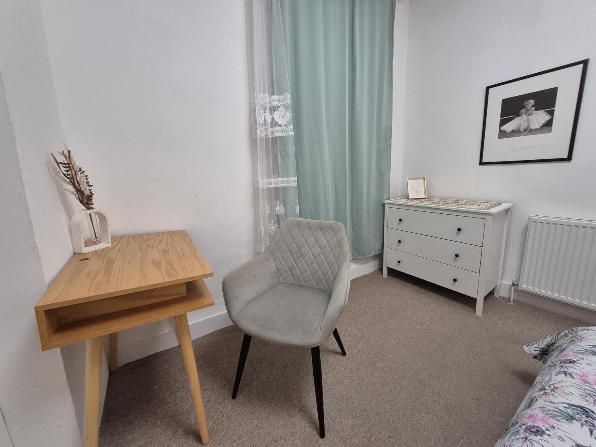 Stylish And Bright Flat In N8 Turnpike Lane - Piccadilly Line Apartment